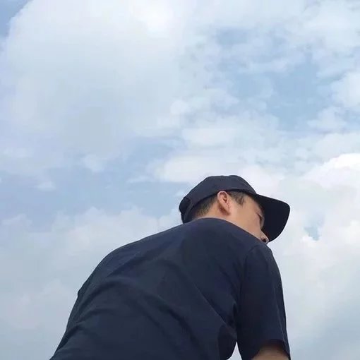 屈薇光飘