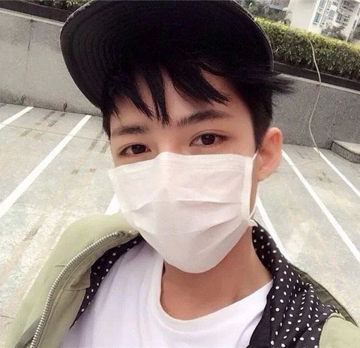 柏承勤冠